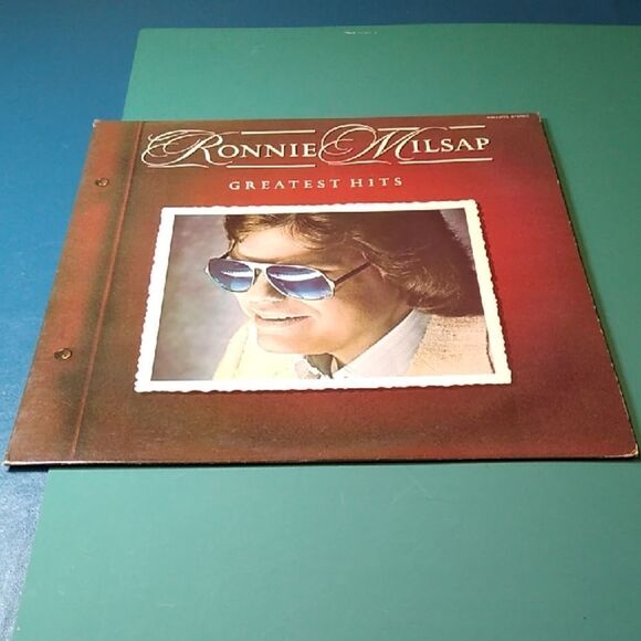Ronnie Milsap Greatest Hits Vinyl Record - Picture 1 of 11